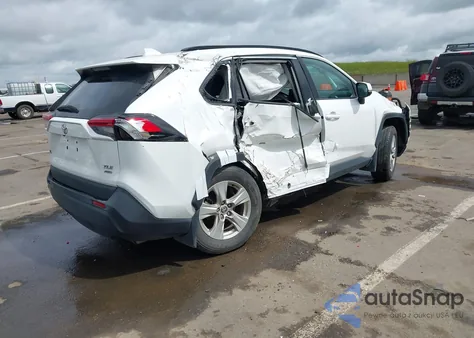 2021 Toyota Rav4 Xle z USA, uszkodzony, nr VIN 2T3P1RFV9MW185380